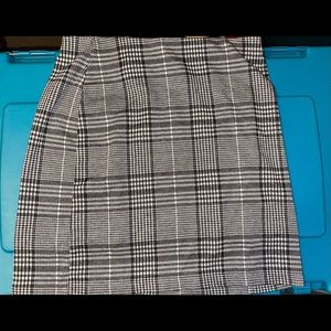Fitted, plaid skirt